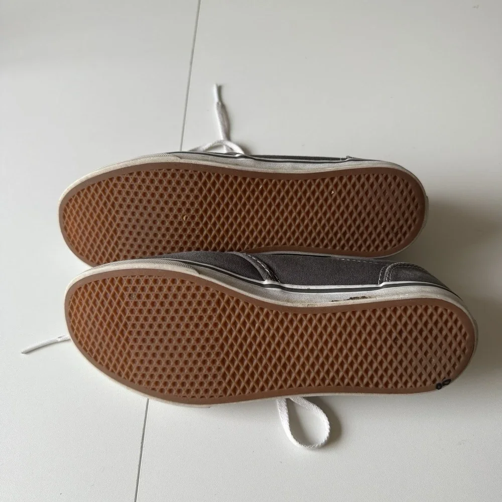 VANS Off the Wall Gray Lace-Up Sneakers,‎ Size 7.5 Women's
